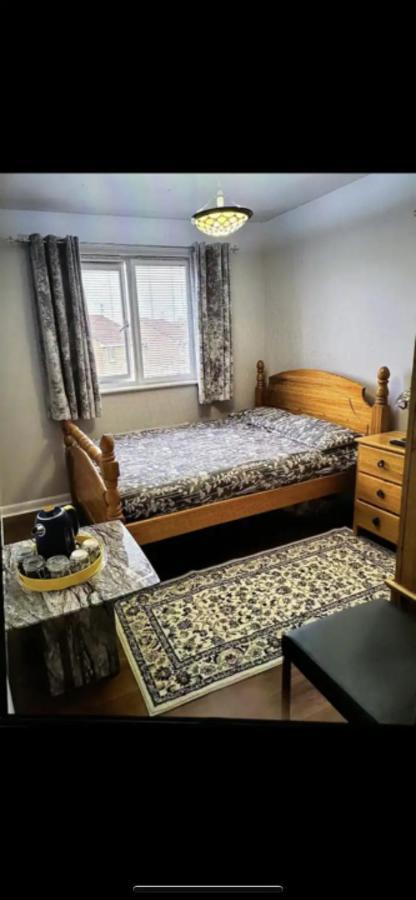 Deluxe Double Bed With Private Mordern Shower & Smart Tv Clydebank Exterior foto